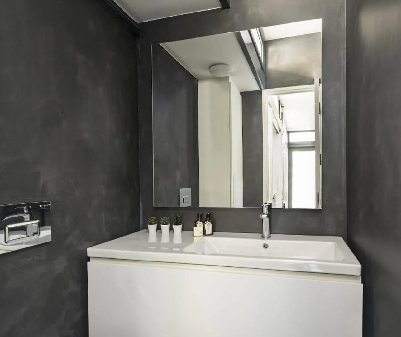 Brand New Central Modern Loft Smart Design! #144 Istanboel